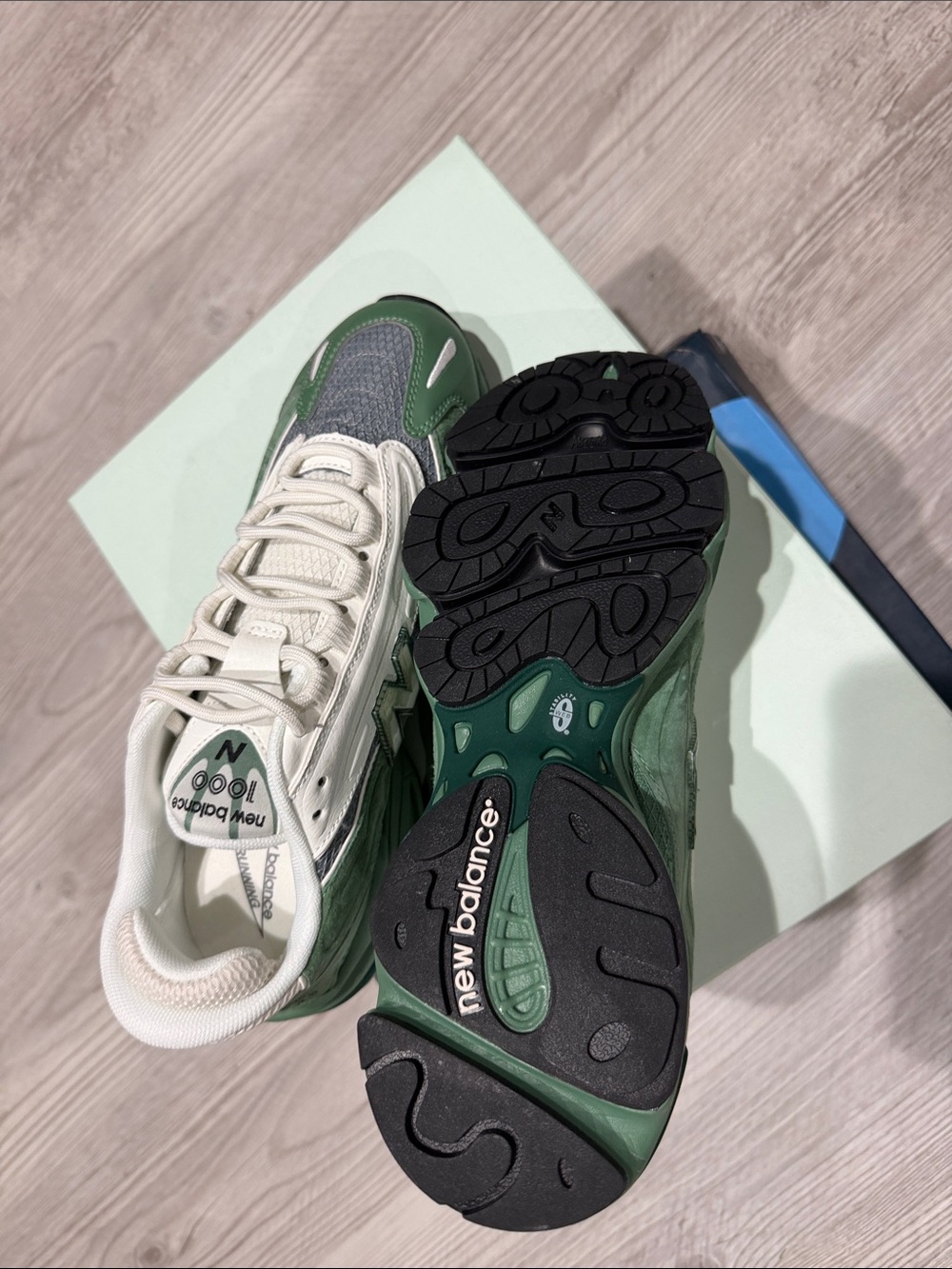 New Balance mint green and white 1000-style sneaker - Picture 5 of 5